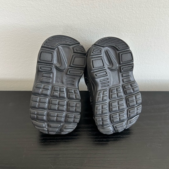 Nike Kids Fusion Run 2 Child Size 2C Black and Grey - Picture 5 of 6